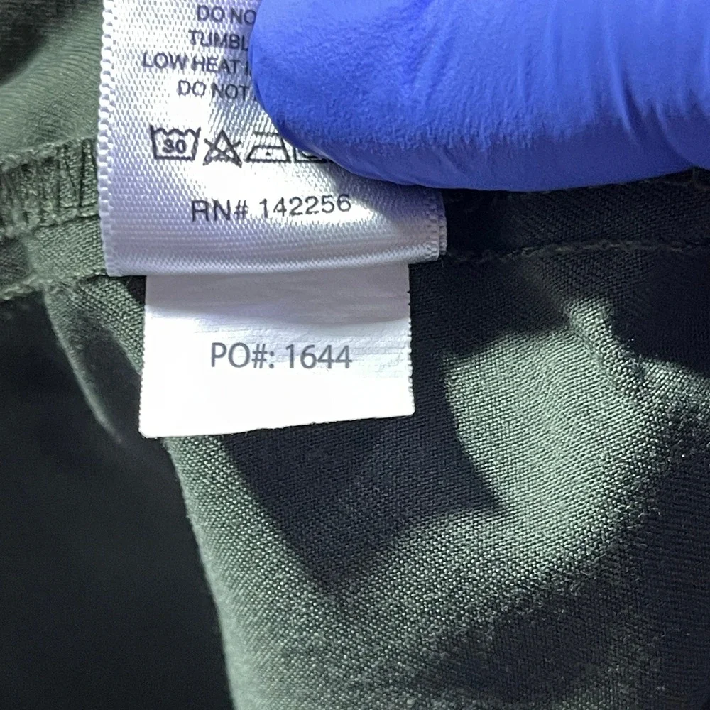 FIGS‎ Technical Collection Women's Green Scrub V Neck Pocket Style FW1000 M